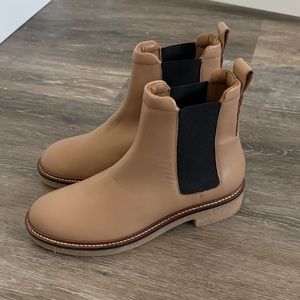 New Everlane Chelsea Boots